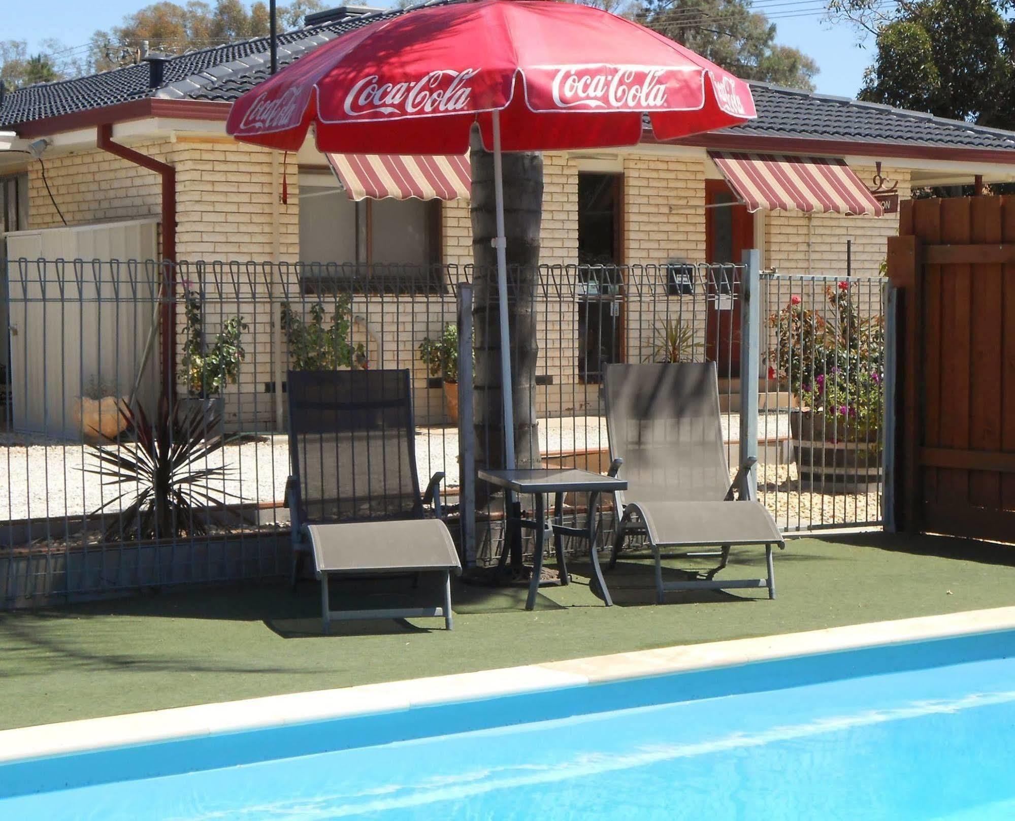 Motel Woongarra Рутерґлен Екстер'єр фото